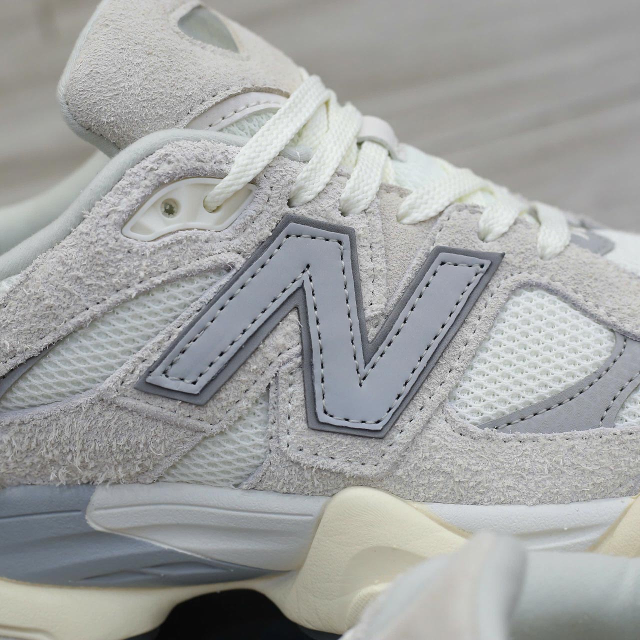 Giày New Balance 9060 Moonbeam Sea Salt Chuẩn 99% Auth