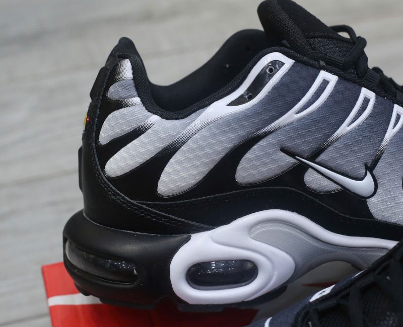 Giày Nike Air Max Plus ‘Black Metallic Silver’ Chuẩn 99% Auth