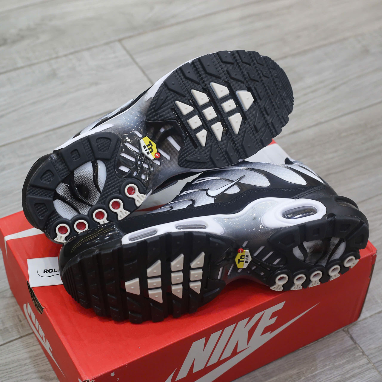 Giày Nike Air Max Plus ‘Black Metallic Silver’ Chuẩn 99% Auth