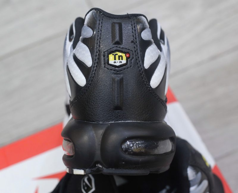 Giày Nike Air Max Plus ‘Black Metallic Silver’ Chuẩn 99% Auth