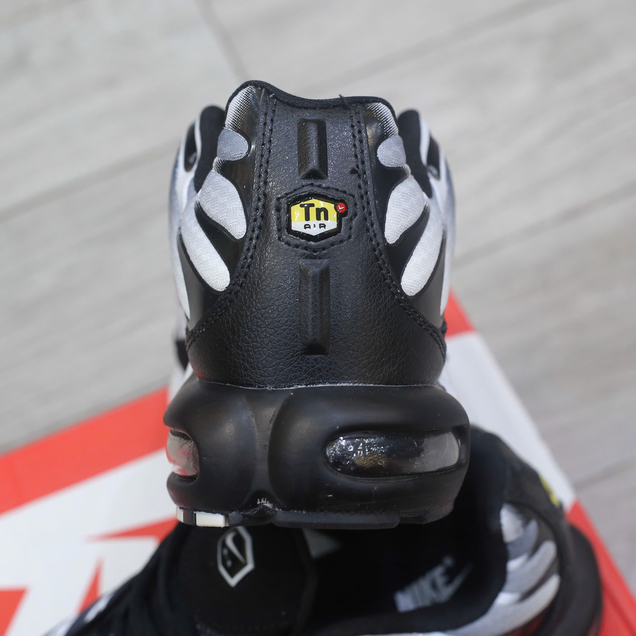 Giày Nike Air Max Plus ‘Black Metallic Silver’ Chuẩn 99% Auth