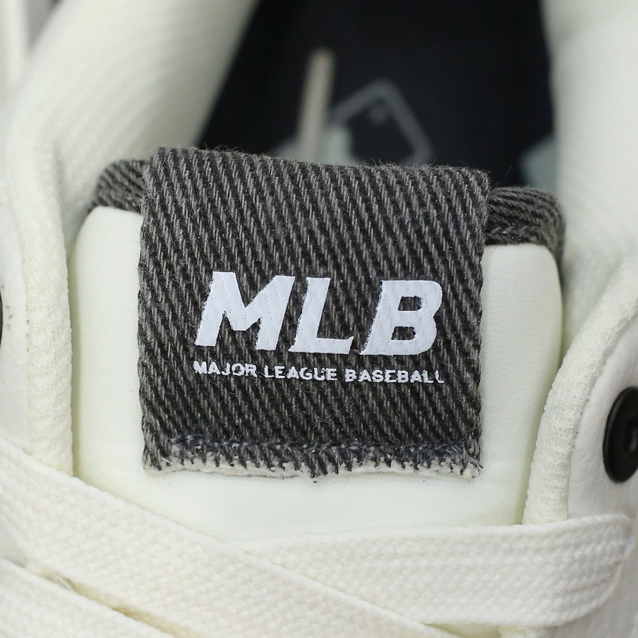 Giày MLB Chunky Liner Denim Pocket New York Yankees Black Like Auth