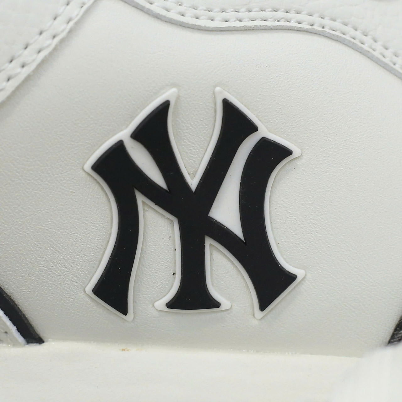 Giày MLB Chunky Liner Denim Pocket New York Yankees Black Like Auth