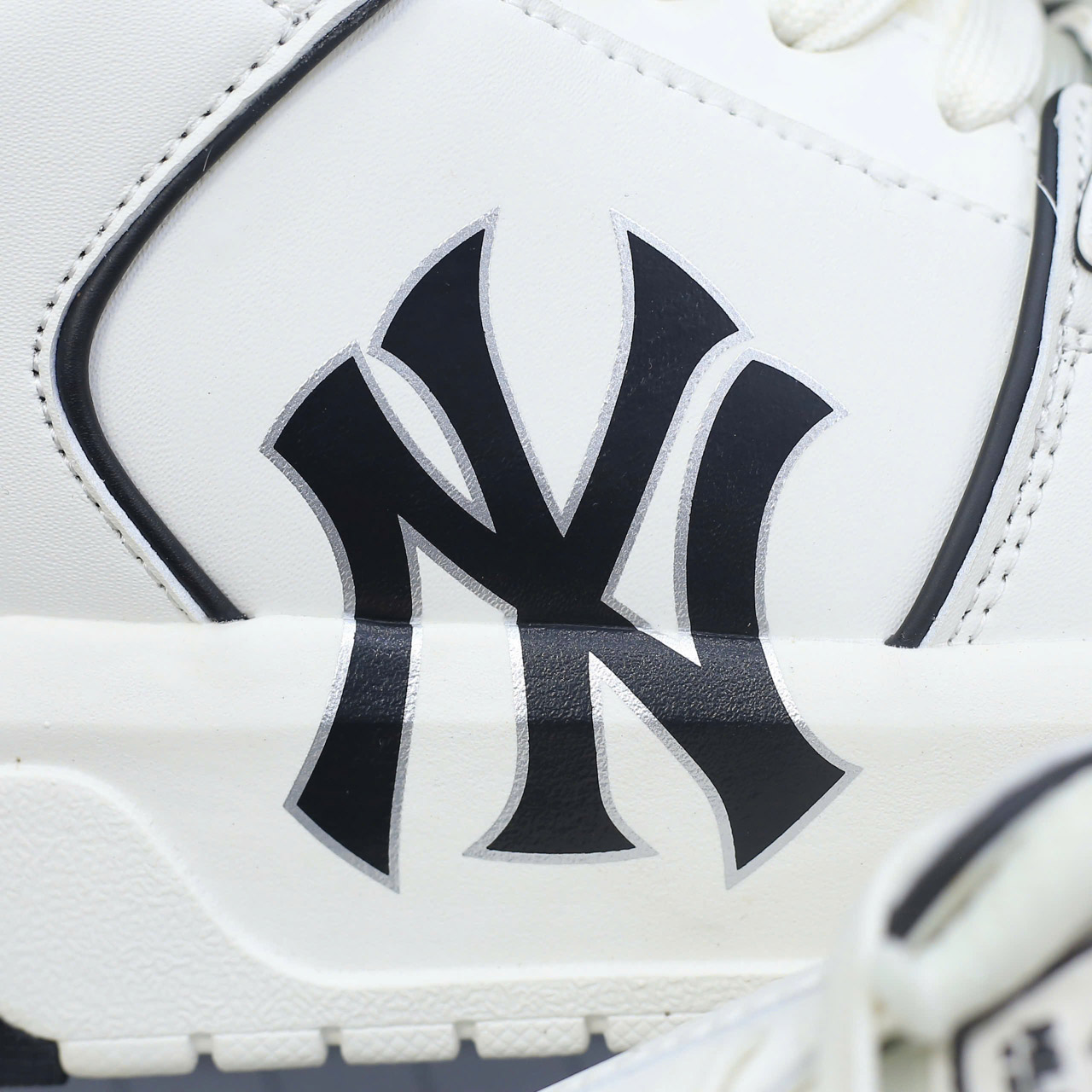 Giày MLB Chunky Liner Mid New York Yankees Black Best Quality