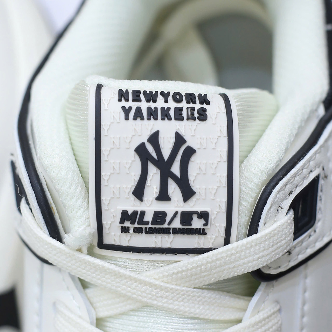 Giày MLB Chunky Liner Mid New York Yankees Black Best Quality