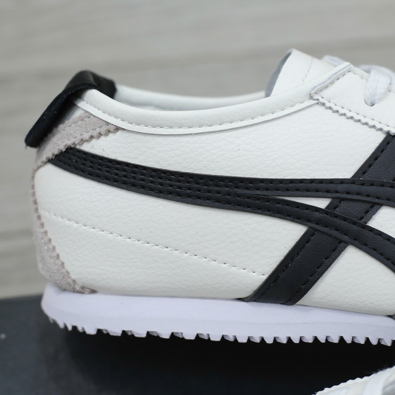 Giày Onitsuka Tiger Mexico 66 White Black