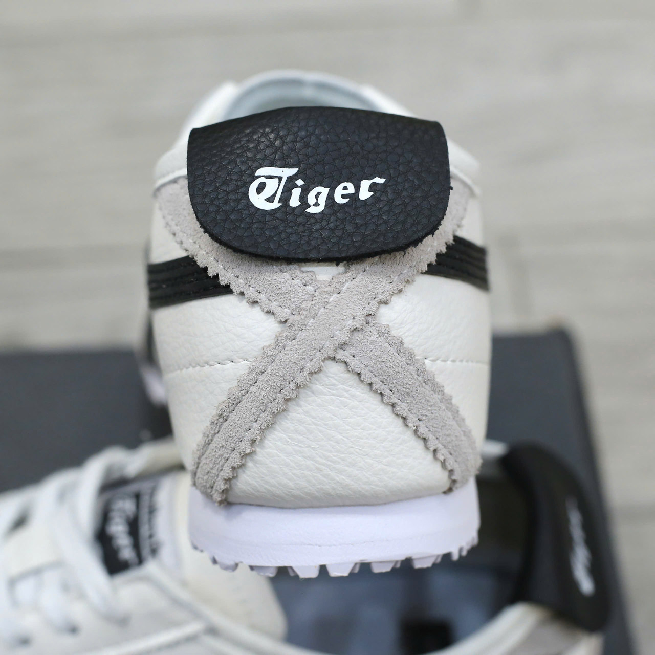 Giày Onitsuka Tiger Mexico 66 White Black