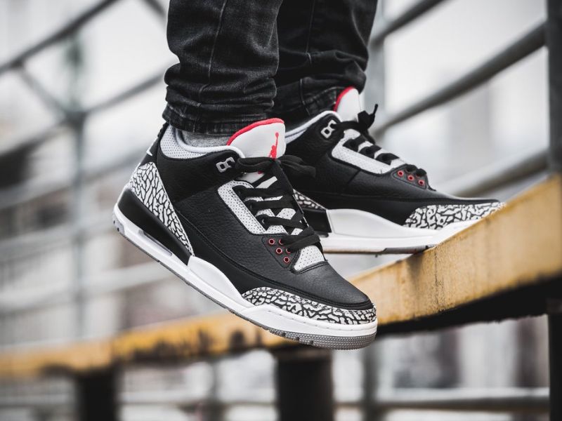Air Jordan III – lần đầu xuất hiện logo Jumpman và họa tiết “elephant print” kinh điển.