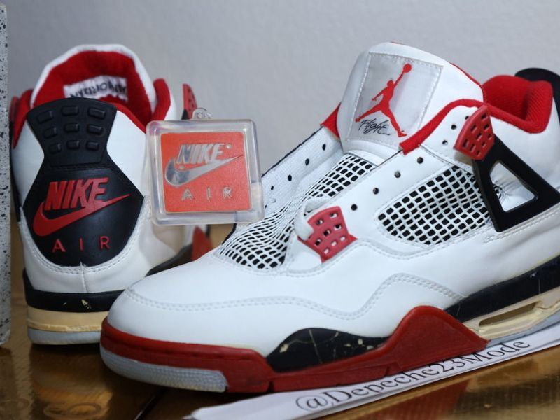 Air Jordan IV – thiết kế hiện đại, phối màu độc đáo, được fan sneaker săn đón.