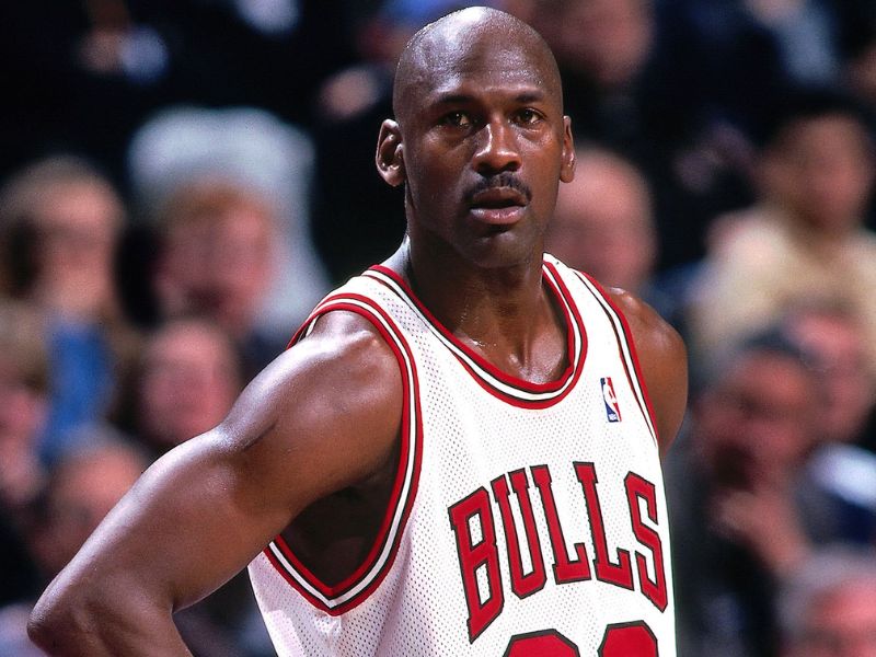 Michael Jordan – huyền thoại bóng rổ, biểu tượng văn hóa và nguồn cảm hứng cho dòng Air Jordan.