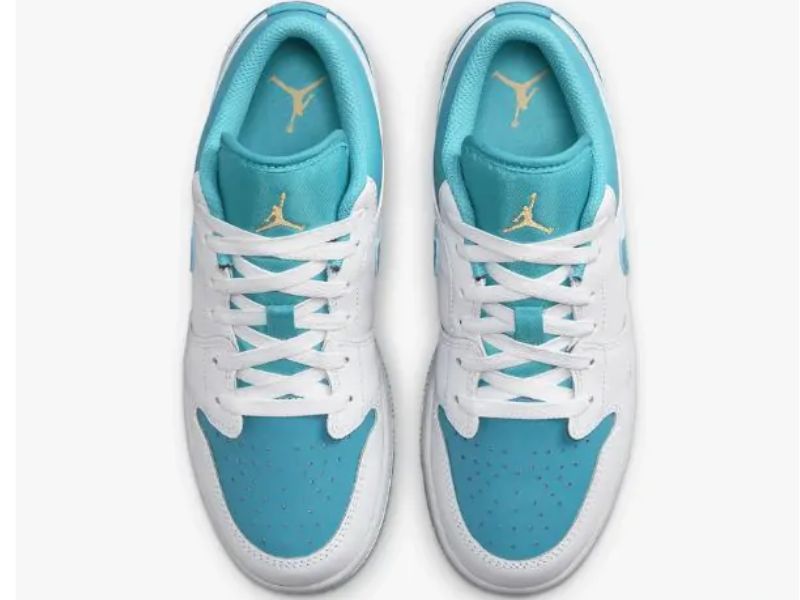 Kiểu buộc chéo cổ điển – đơn giản, an toàn, phù hợp mọi kiểu Jordan Low.