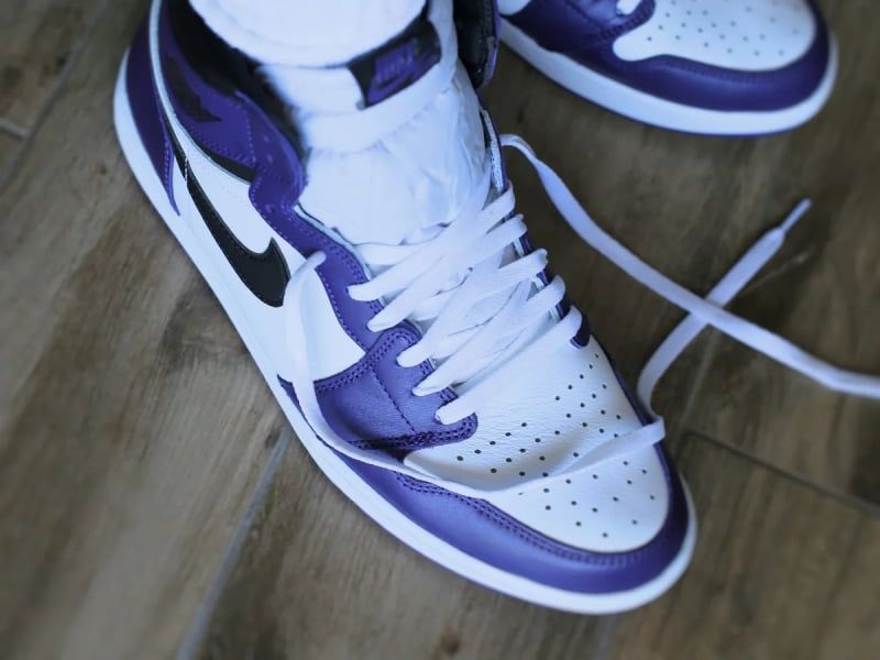 Kiểu đan chéo kinh điển – chắc chân, ôm form và dễ phối đồ hàng ngày.