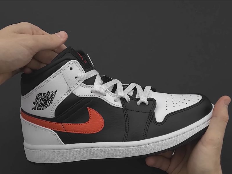 Kiểu giấu dây tối giản – sạch, gọn, không để lộ dây thừa.