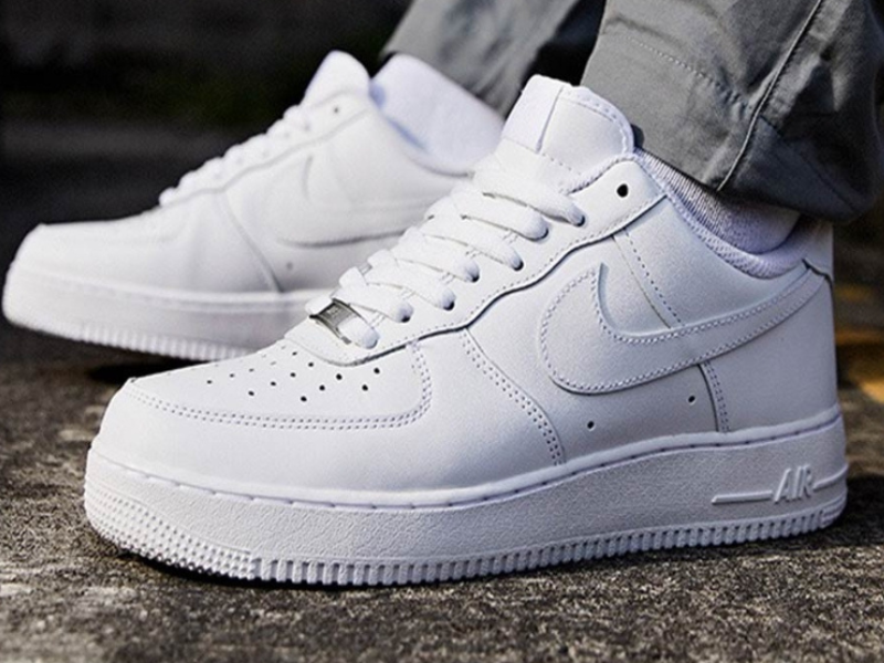 Chất liệu giày Nike chính hãng mềm mại, form chuẩn