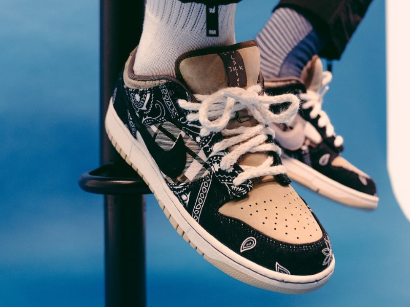 Dòng giày được hợp tác với rapper đình đám Travis Scott 