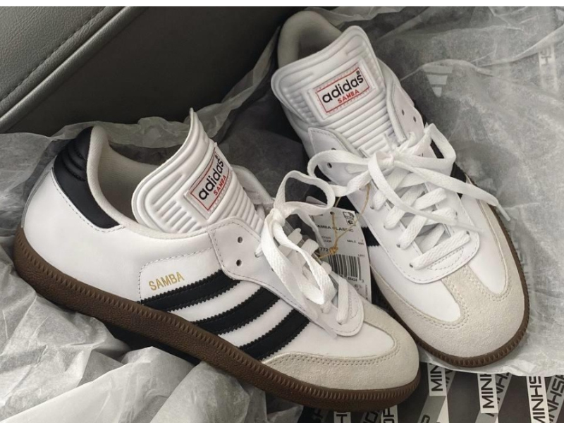 Đường may trên giày thật thẳng hàng, đều và sắc nét