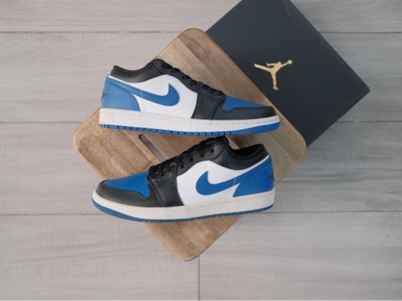 Air Jordan khởi điểm từ 4 – 6 triệu đồng, phiên bản limited hoặc retro có thể lên hàng chục triệu đồng.