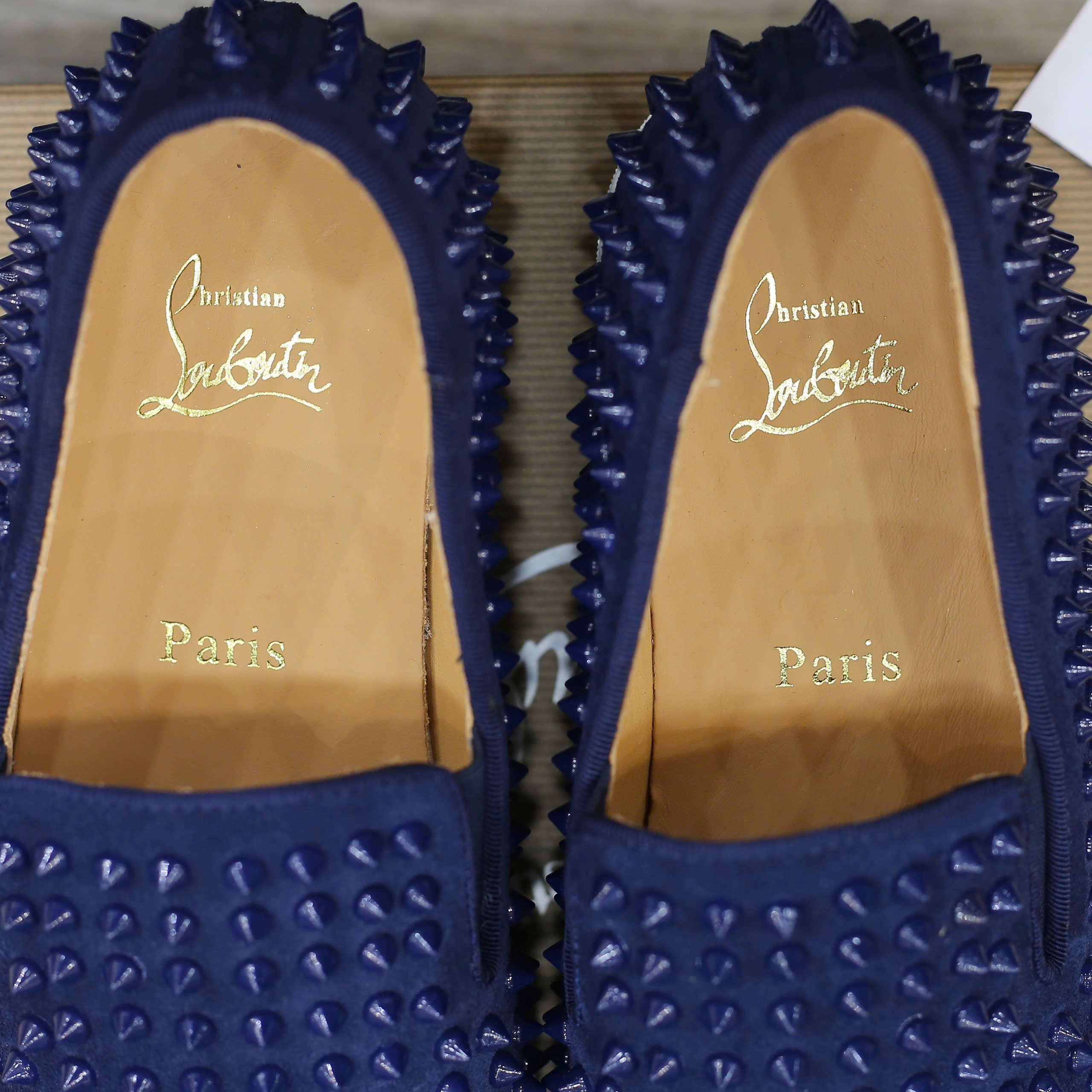 Giày Christian Louboutin Navy Suede Roller Boat Spiked Slip On Best Quality
