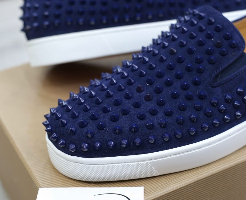 Giày Christian Louboutin Navy Suede Roller Boat Spiked Slip On Best Quality