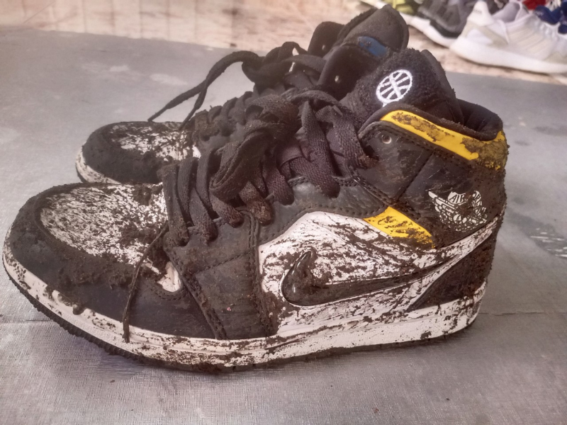 Hướng dẫn chi tiết cách vệ sinh giày Jordan