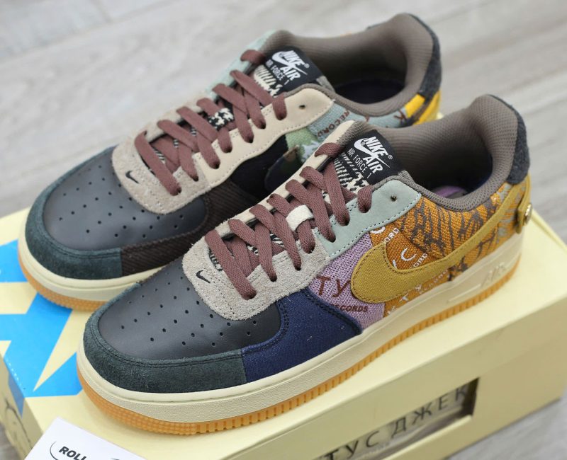 Giày Travis Scott x Nike Air Force 1 Low Cactus Jack vải bố và vibe đường phố cực chất.
