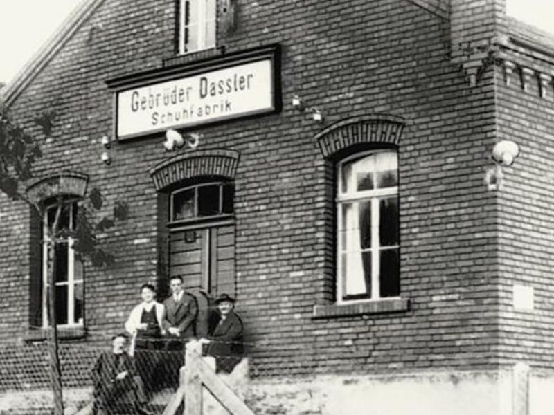 Xưởng giày Gebrüder Dassler Schuhfabrik đầu tiên tại Đức